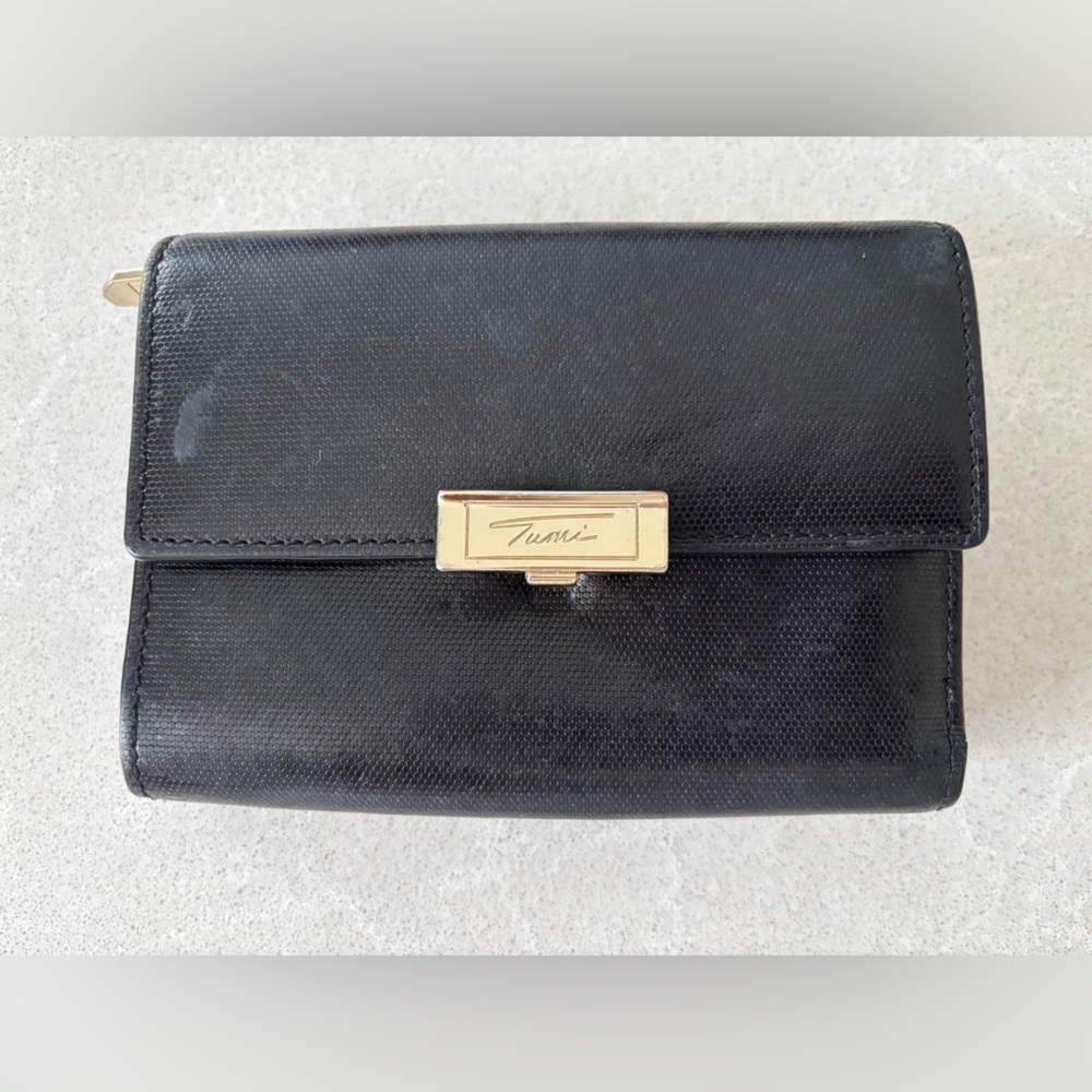 Tumi Vintage Black Leather Flap Wallet Classic Gold Signature Closure Luxury